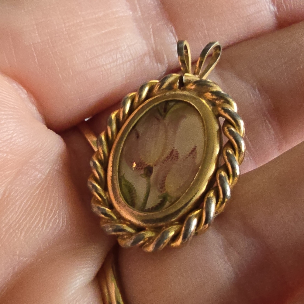 Vintage pastel flowers pendant gold tone tulip spring oval cameo white ceramic - Picture 2 of 11